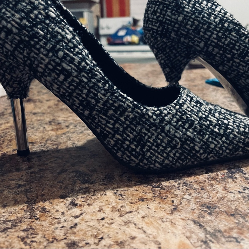 Heels - Picture 3 of 3